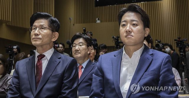 서울시 토론회 나란히 참석한 김문수ㆍ이준석 후보