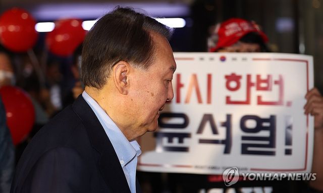 윤석열, 부정선거 주장 다큐 영화 관람