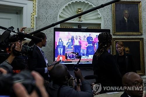 백악관에서 상영된 남아공 경제자유전사(EFF) 줄리어스 말레마 대표 영상