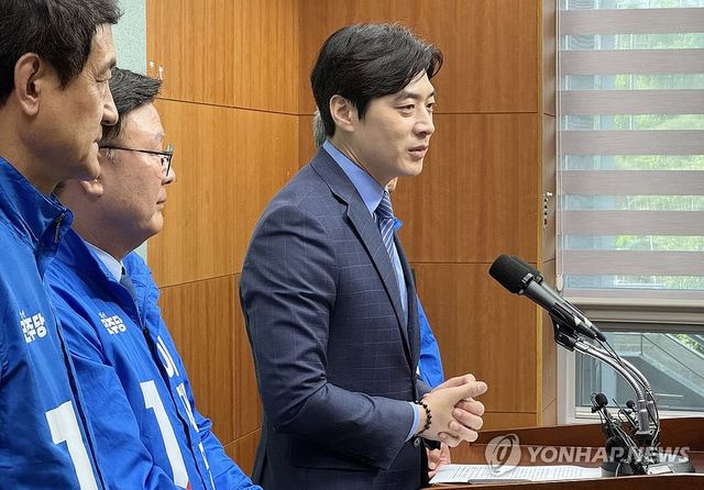 발언하는 민주당 한준호 공동선대위원장