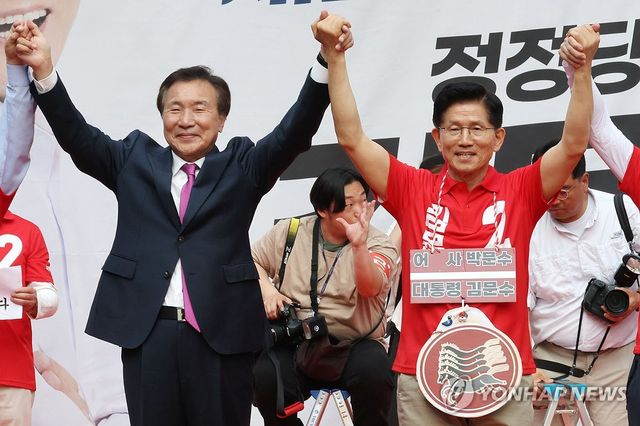 광명유세서 인사하는 김문수 대선 후보