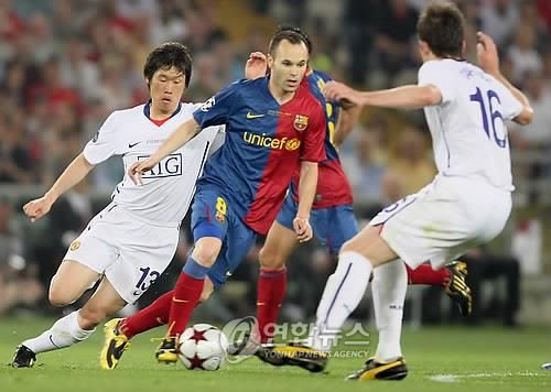 수비하는 박지성