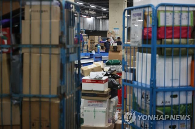 한가득 쌓인 택배 물량