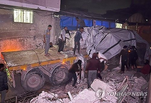 가자지구 내의 구호품 트럭