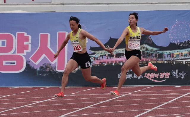 배턴을 받는 경북체고 서예림