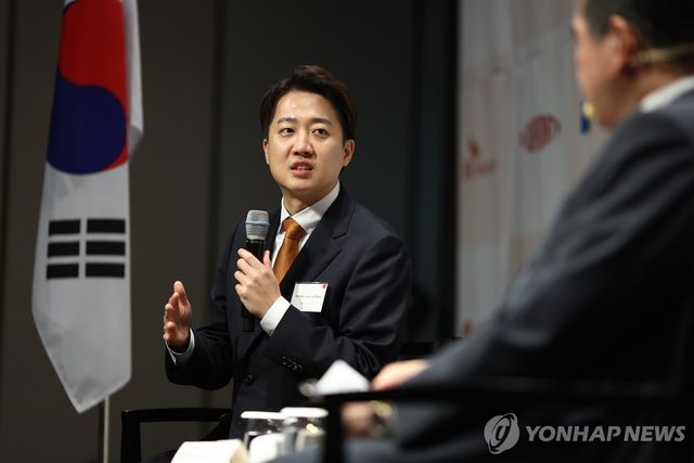 대담 나누는 이준석 후보