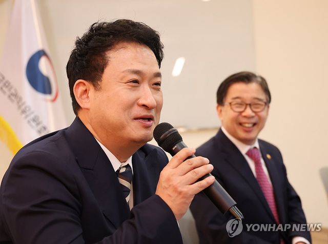 인사말 하는 방송인 서경석