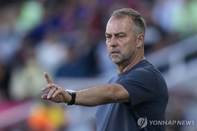 바르셀로나와 계약을 연장한 한지 플리크 감독.