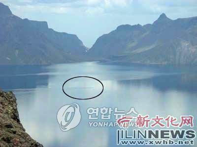 벡두산 천지에 출현한 괴수?