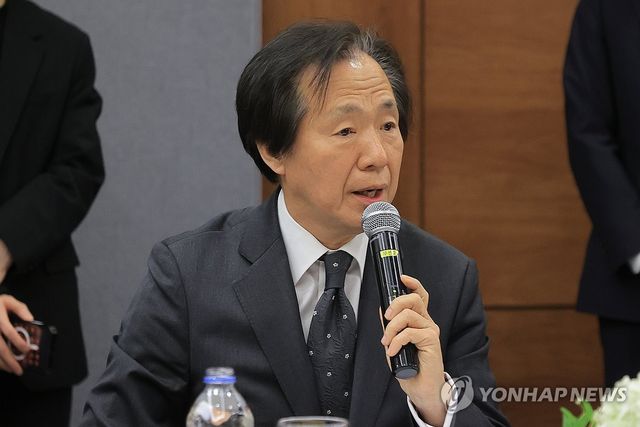 인사말하는 정기석 건강보험공단 이사장