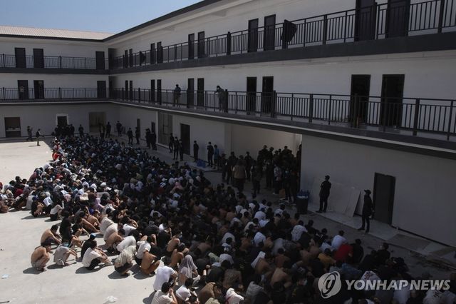 미얀마 사기조직서 풀려난 외국인 노동자들