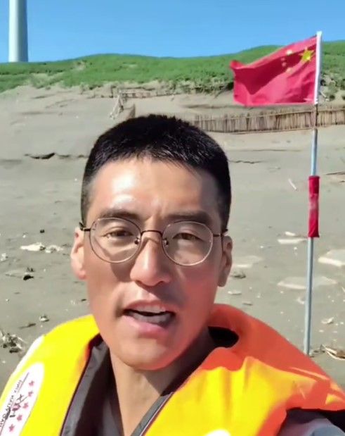 中인플루언서 "고무보트 타고 대만 밀입국…국기 꽂았다" 주장