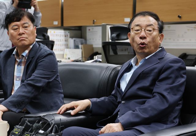 기자간담회하는 국민의힘 이정현 공동선거대책위원장