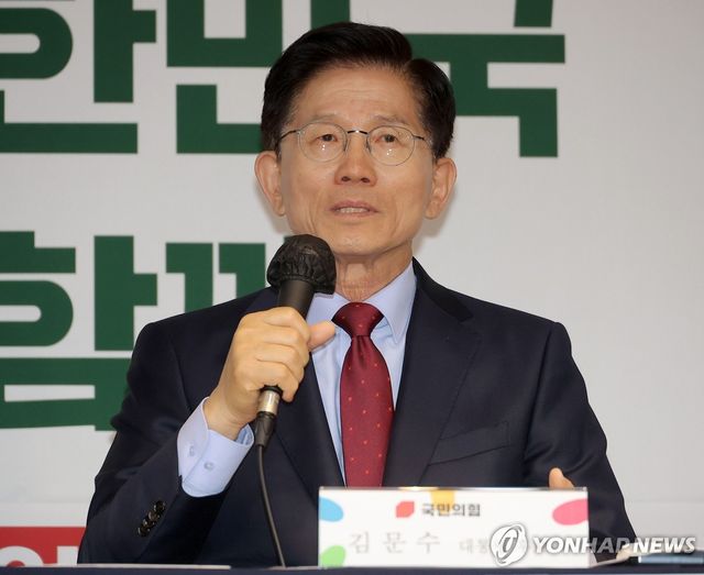 발언 중 울먹이는 김문수 후보