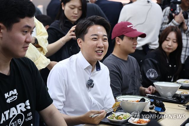 인하대학교 학생식당 찾은 이준석 후보