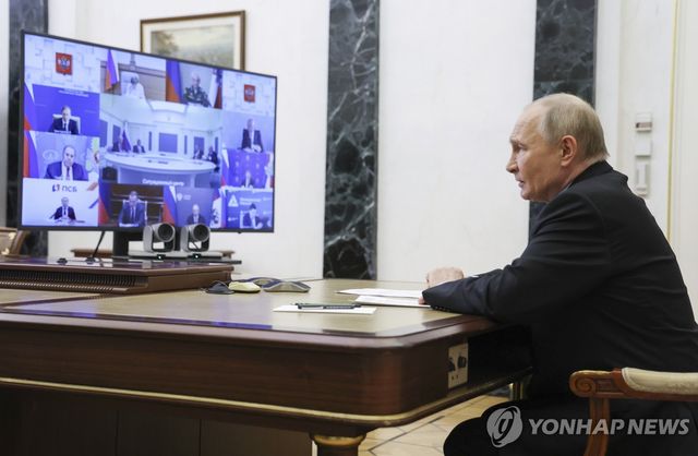 화상회의 주재하는 블라디미르 푸틴 러시아 대통령