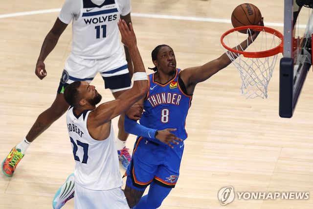 레이업 하는 제일런 윌리엄스