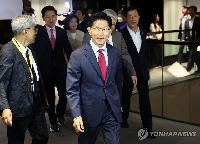 김문수 후보, 국가와 민족을 위한 조찬기도회 참석