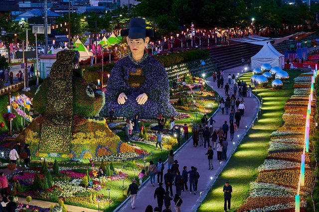 광한루원 앞 요천의 춘향제 기간 밤풍경