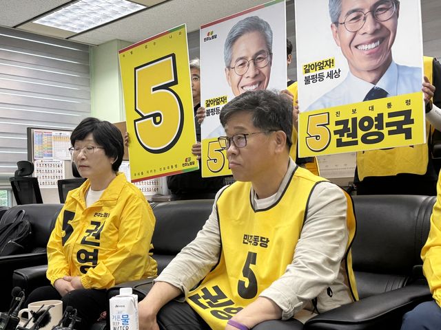 한상균(오른쪽) 민주노동당 총괄상임선대위원장