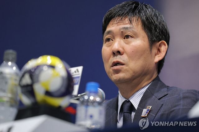 일본 축구대표팀 명단 발표 후 기자회견 하는 모리야스 하지메 감독.