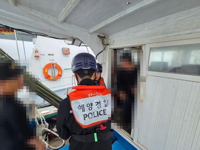 신원 확인하는 해경