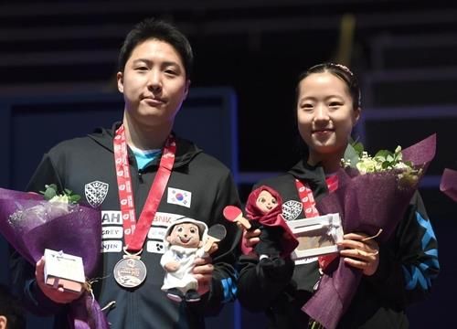 세계탁구선수권 혼복 동메달을 딴 임종훈(왼쪽)과 신유빈