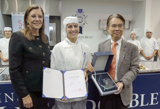 페루서 열린 한식 경연대회 우승자 '미소'