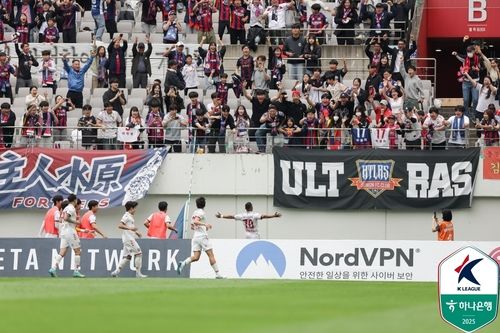 동점 골 세리머니 펼치는 안데르손