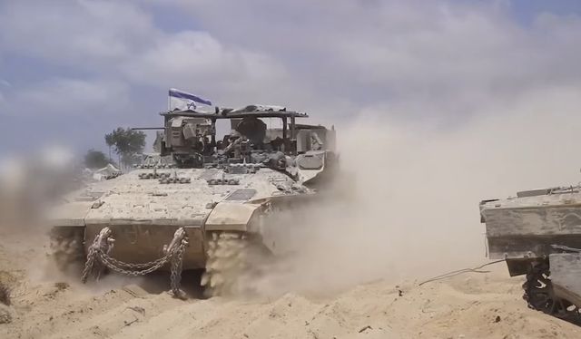 24일(현지시간) 가자지구 북부에서 작전 중인 이스라엘군 전차부대