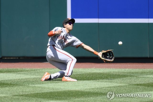 수비하는 이정후