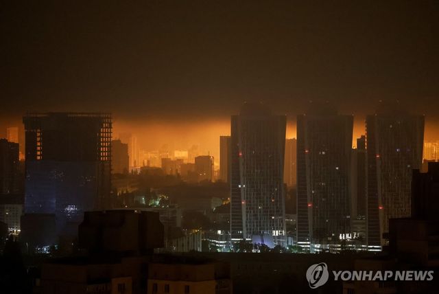 25일(현지시간) 우크라이나 키이우 상공에서 요격된 러시아 드론