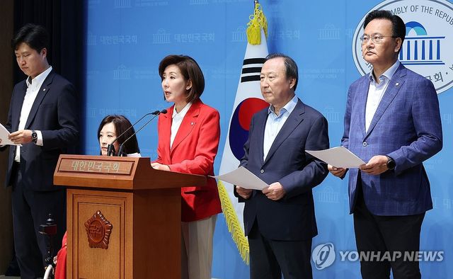 발언하는 나경원 의원