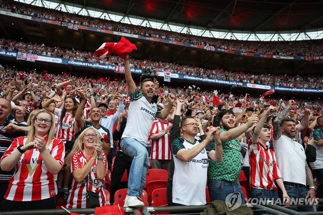 선덜랜드의 EPL 승격을 기뻐하는 팬들