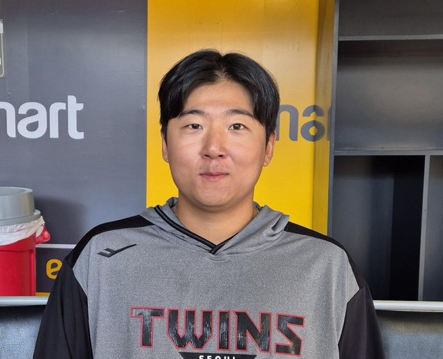 인터뷰하는 송승기