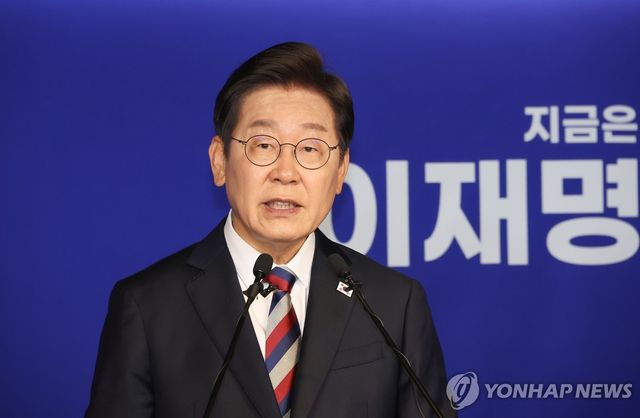 발언하는 이재명 후보