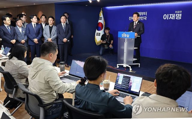 발언하는 이재명 후보