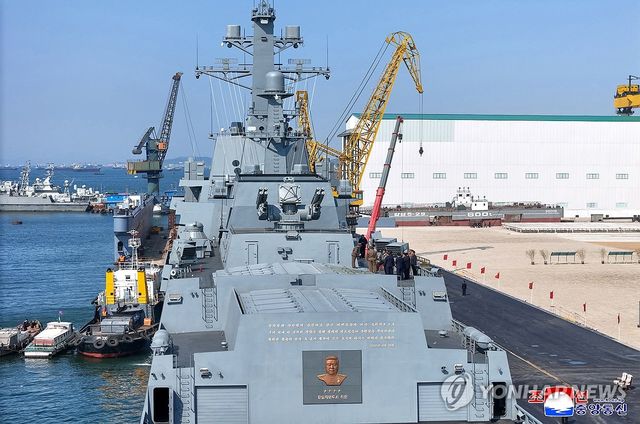 북, 최현호 첫 무장 시험사격…김정은 "해군 핵무장화 가속화"