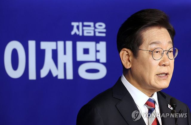 발언하는 이재명 후보