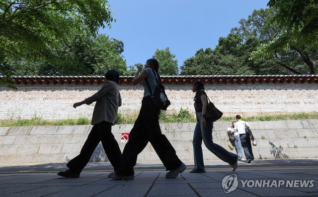 따뜻한 날씨, 나들이 즐기는 시민들