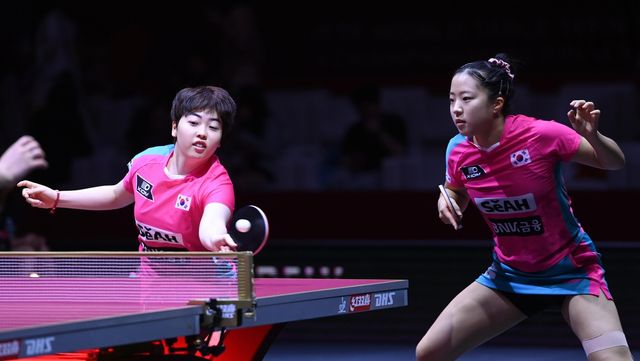 세계탁구선수권 여자복식 경기를 벌이는 신유빈(오른쪽)과 유한나