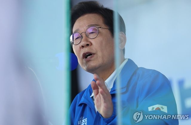 당진서 지지 호소하는 이재명 후보