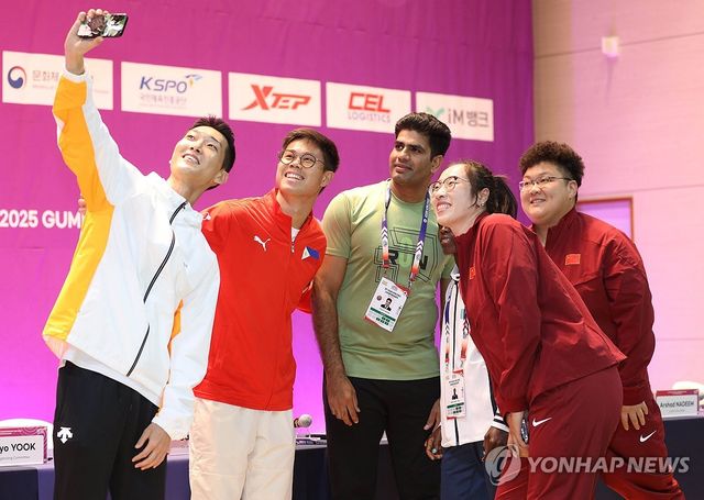 '모두 함께 스마일'