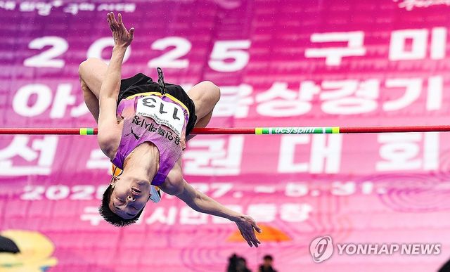 우상혁, 빗속에서 2m30 성공