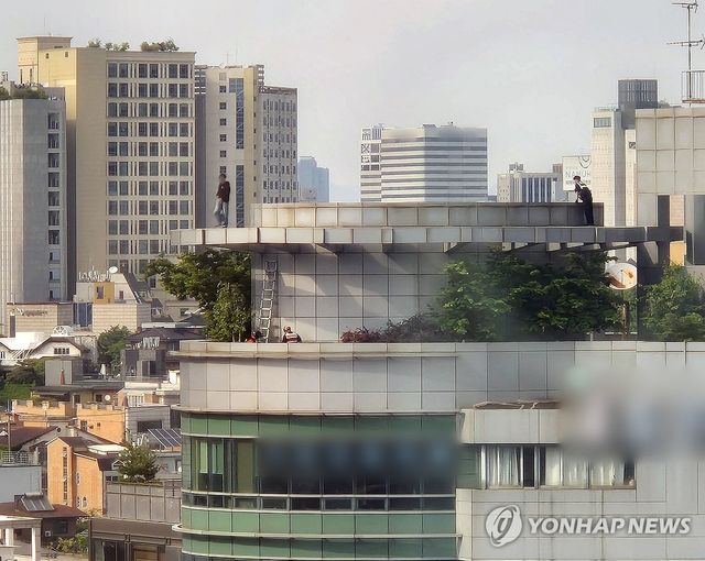강남역 인근 건물 옥상서 투신 소동