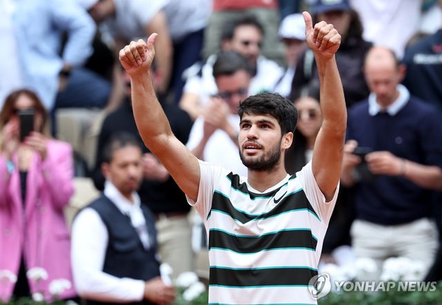 2회전 진출 알카라스