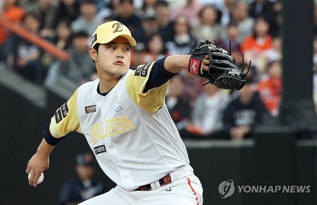 역투하는 한화 문동주