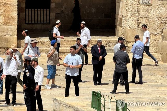 알아크사 찾은 벤그비르