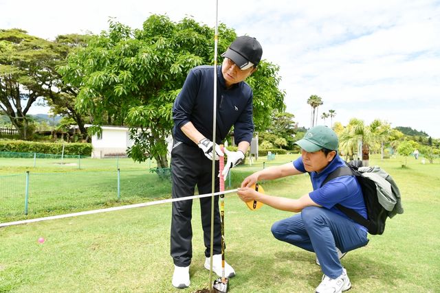최문순 화천군수(왼쪽) 등 군청 실무진 일본 현지 파크골프장 방문