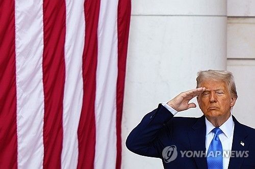 메모리얼 데이 기념식 참석한 트럼프
